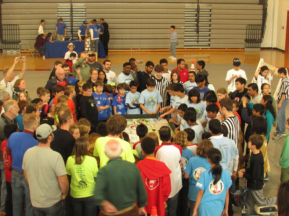 A crowd around the pit.